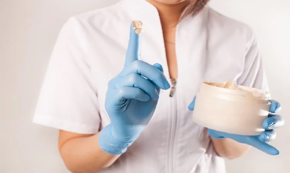 Lựa chọn kem bôi trĩ ngoại hiệu quả tưởng dễ mà lại khó